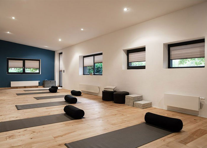 Smooth Blind - conveniently universal and simple